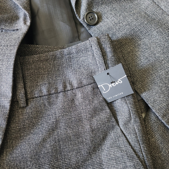 🆕️T. Limited- Drew Suit Set - Picture 10 of 11